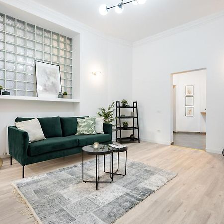 Four Bedroom Apartment, Old Town Бухарест Экстерьер фото