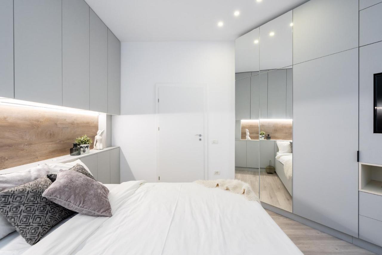 Four Bedroom Apartment, Old Town Бухарест Экстерьер фото