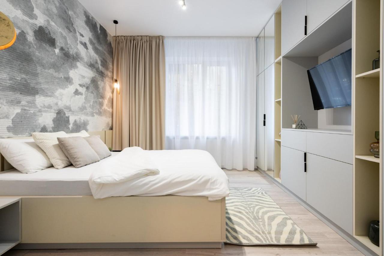 Four Bedroom Apartment, Old Town Бухарест Экстерьер фото