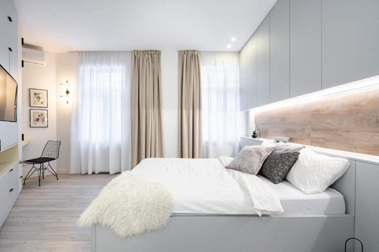 Four Bedroom Apartment, Old Town Бухарест Экстерьер фото