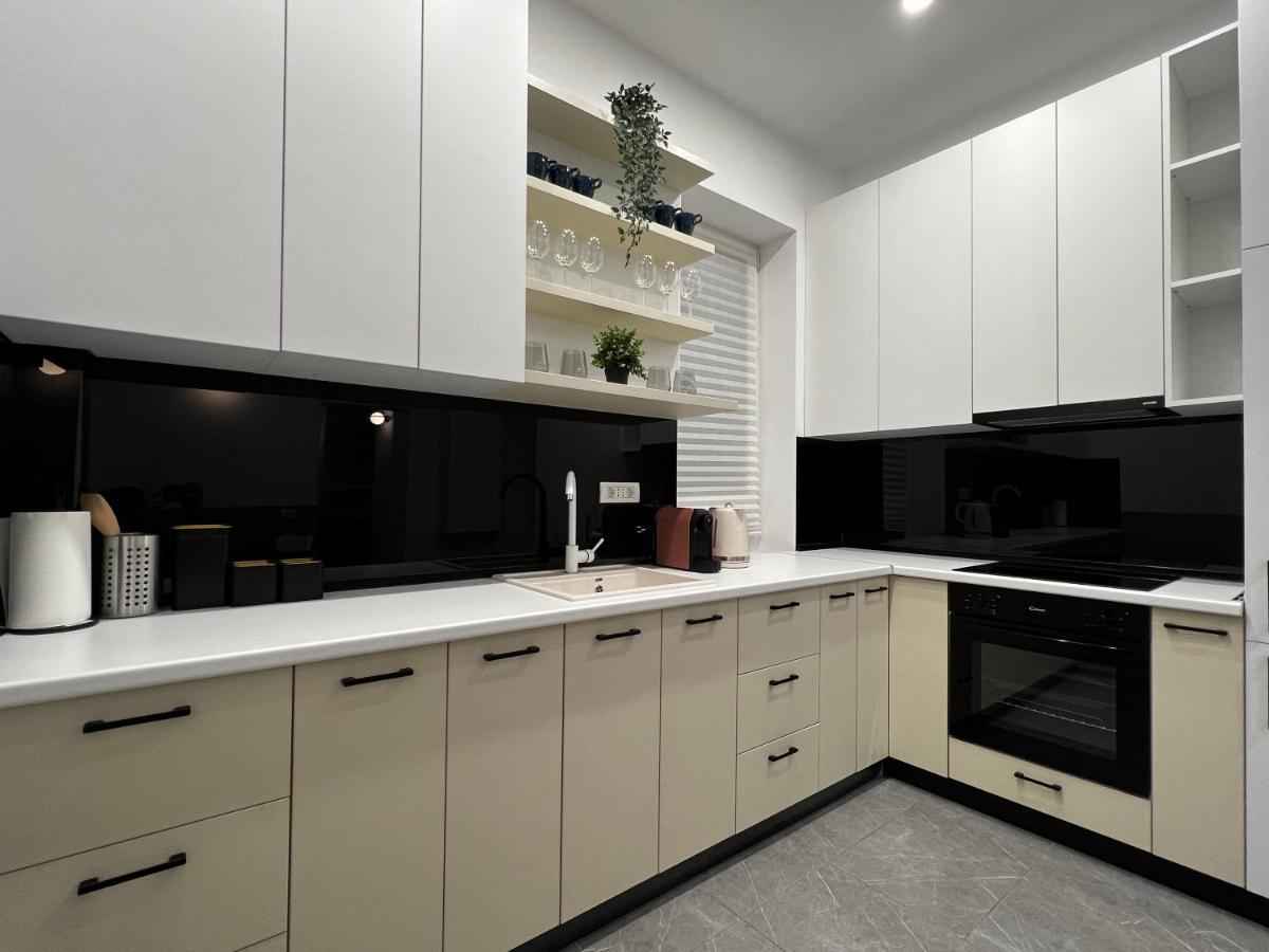 Four Bedroom Apartment, Old Town Бухарест Экстерьер фото