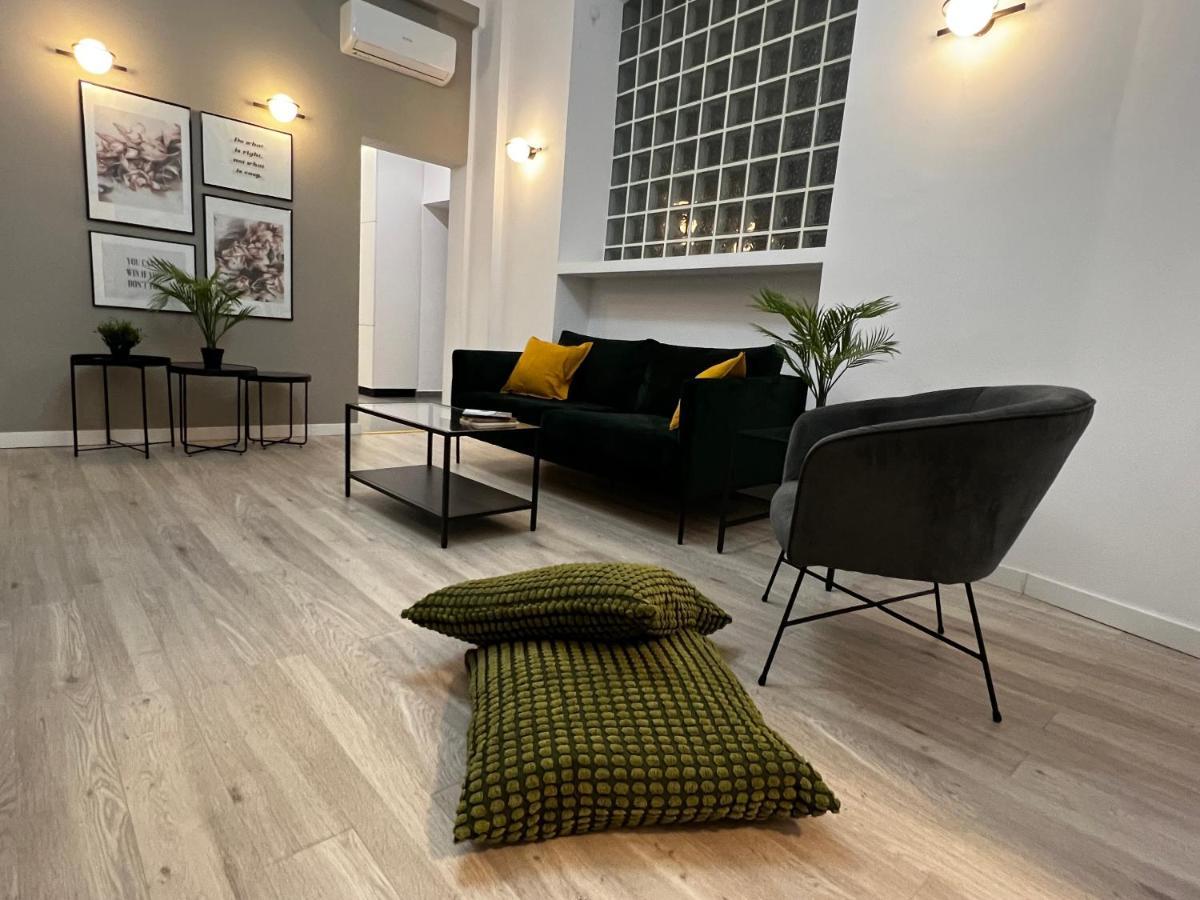 Four Bedroom Apartment, Old Town Бухарест Экстерьер фото