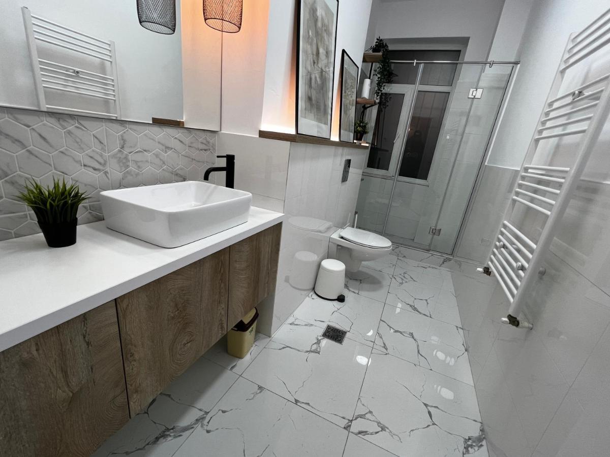 Four Bedroom Apartment, Old Town Бухарест Экстерьер фото