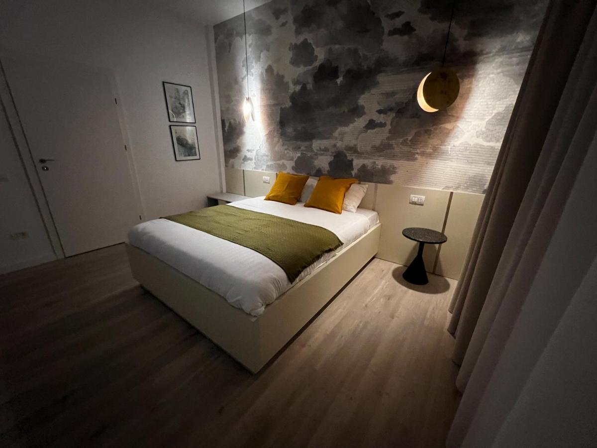 Four Bedroom Apartment, Old Town Бухарест Экстерьер фото
