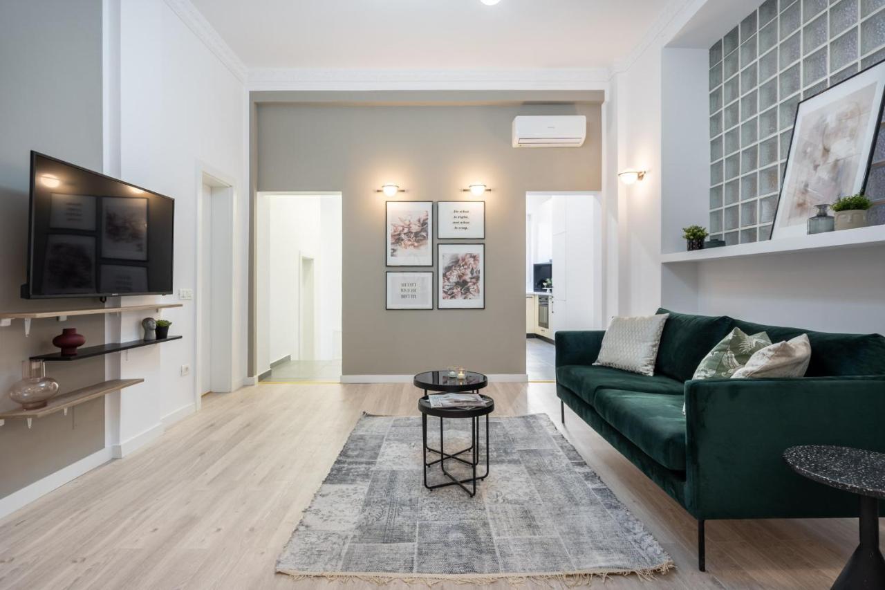Four Bedroom Apartment, Old Town Бухарест Экстерьер фото