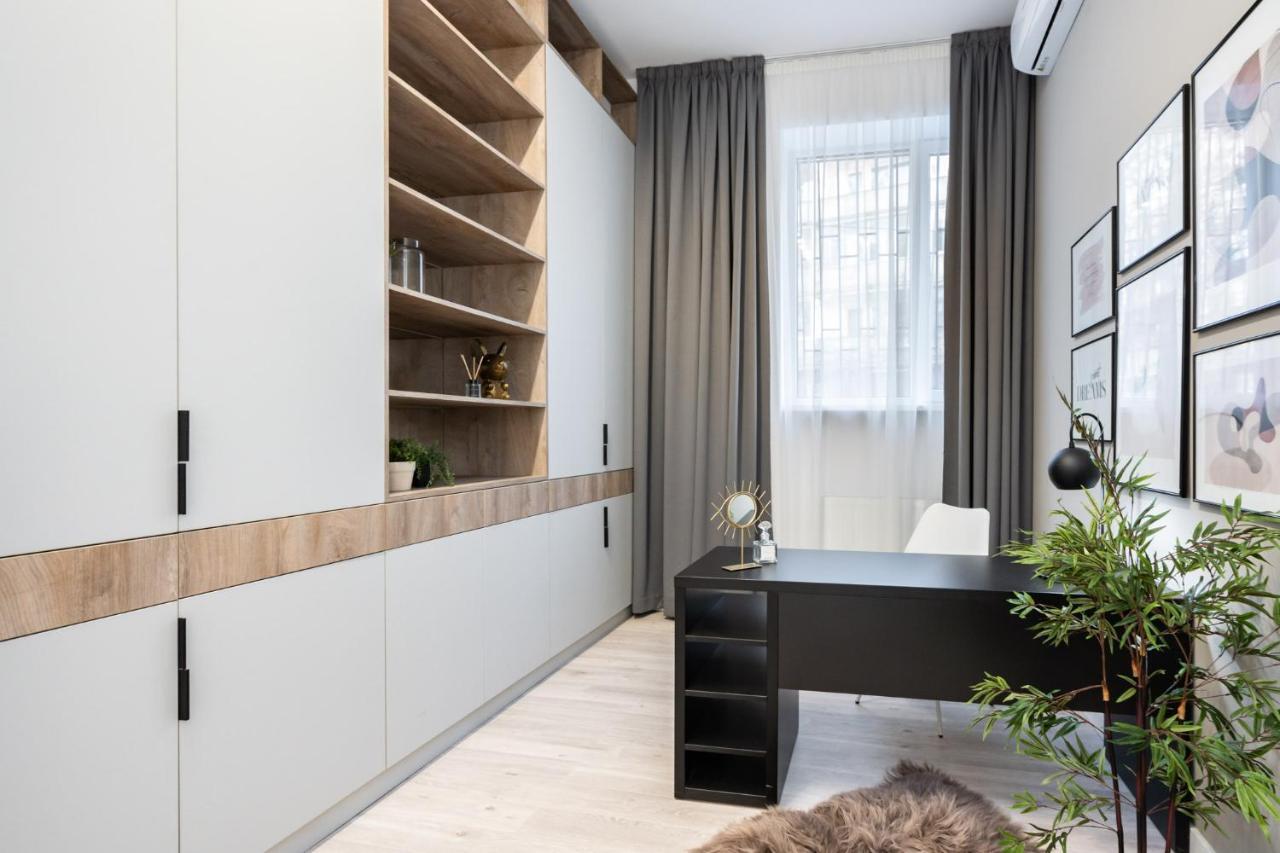 Four Bedroom Apartment, Old Town Бухарест Экстерьер фото