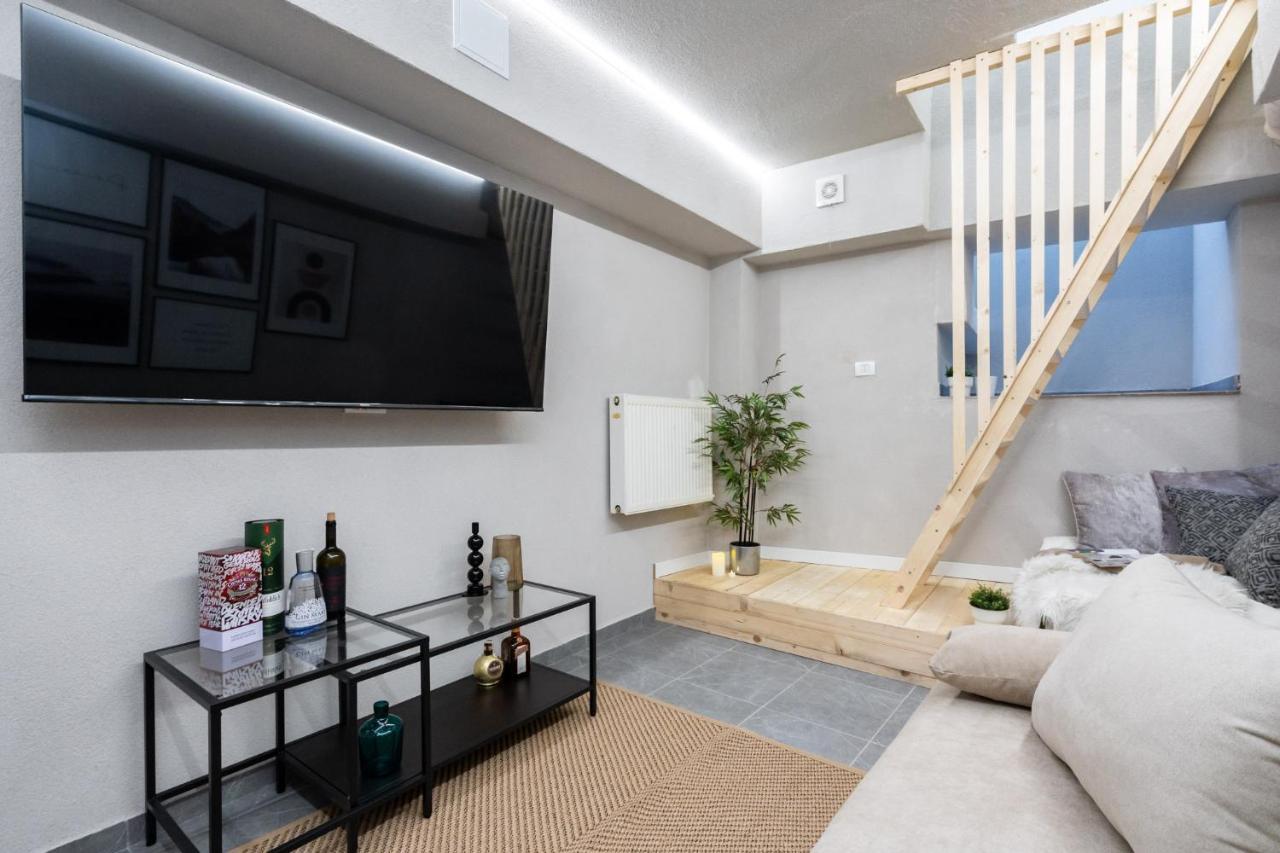 Four Bedroom Apartment, Old Town Бухарест Экстерьер фото