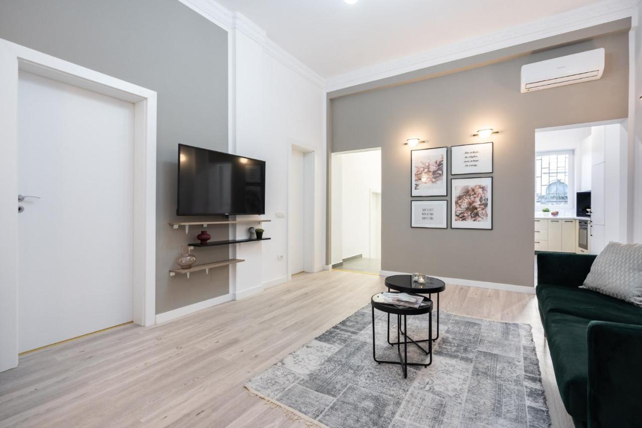 Four Bedroom Apartment, Old Town Бухарест Экстерьер фото
