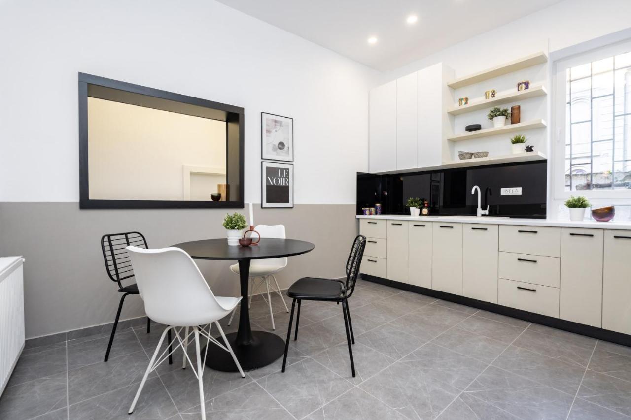 Four Bedroom Apartment, Old Town Бухарест Экстерьер фото