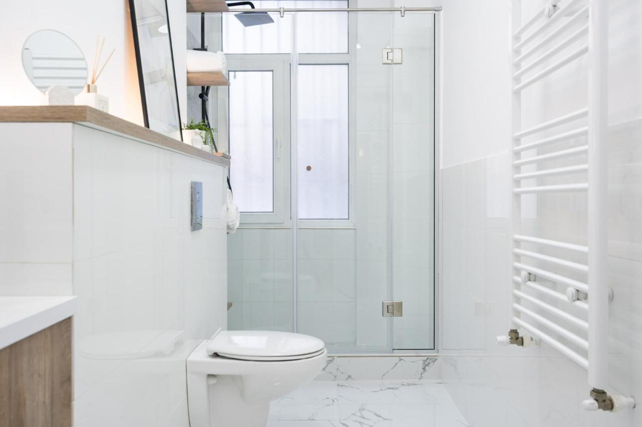 Four Bedroom Apartment, Old Town Бухарест Экстерьер фото